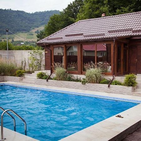 Brăzeşti 彭西尼亚罗纳蒙特鲁里旅馆酒店 外观 照片