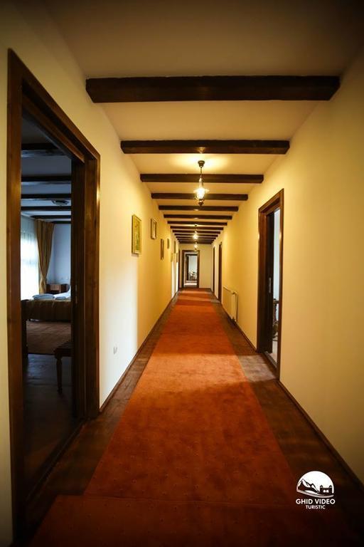 Brăzeşti 彭西尼亚罗纳蒙特鲁里旅馆酒店 外观 照片
